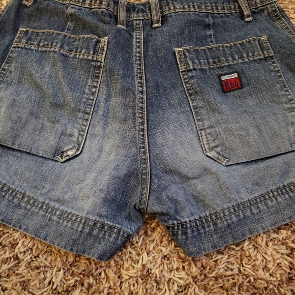 Shorts - Picture 2 of 3